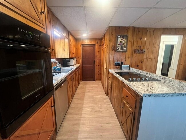 Building Photo - 45 Kattelville Rd