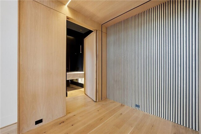 Building Photo - 1033 Reeder Cir NE