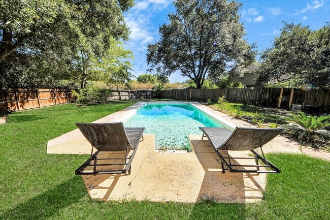 Building Photo - 20303 White Poplar Dr