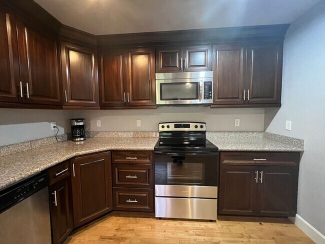 Building Photo - Fabulous NE Portland 2 bedroom 2 bathroom ...