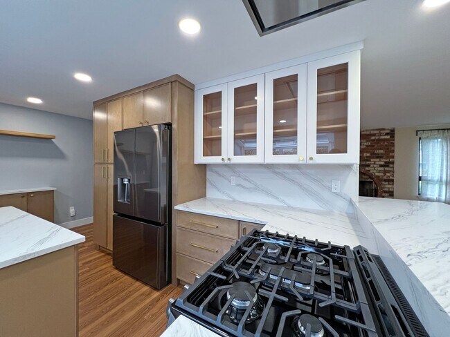 Building Photo - Gorgeous 3 Bedroom 2 Bath Home in Desirable Fairwood, Renton