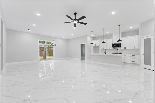 Building Photo - 327 Paradise Ln