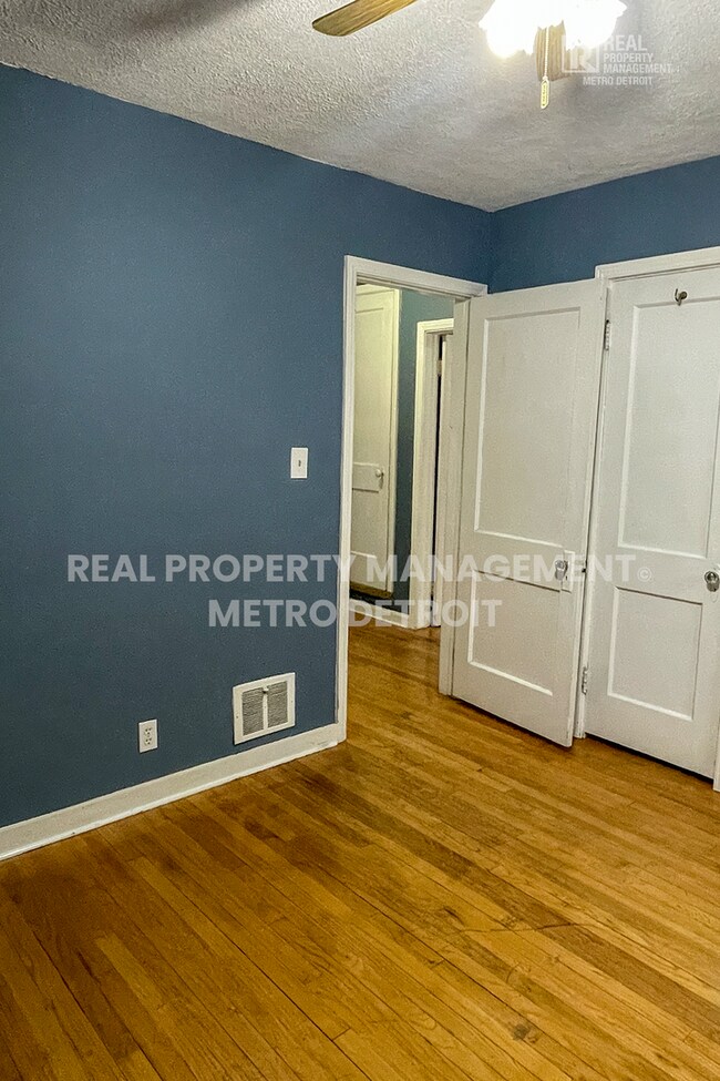 Building Photo - LEASE TODAY and SAVE!!