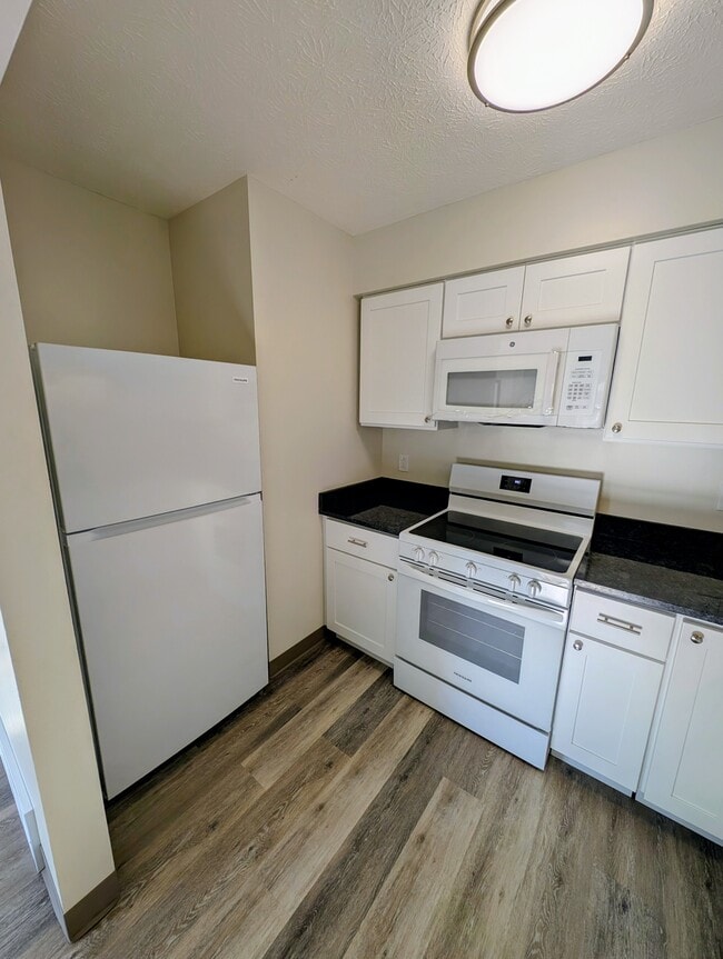 Building Photo - 624 Bailey Dr