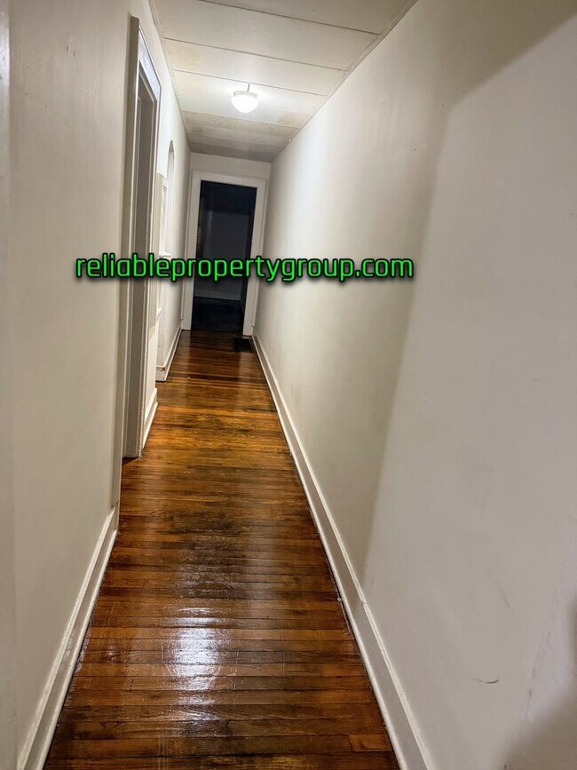 Building Photo - 610-612 W 3rd St