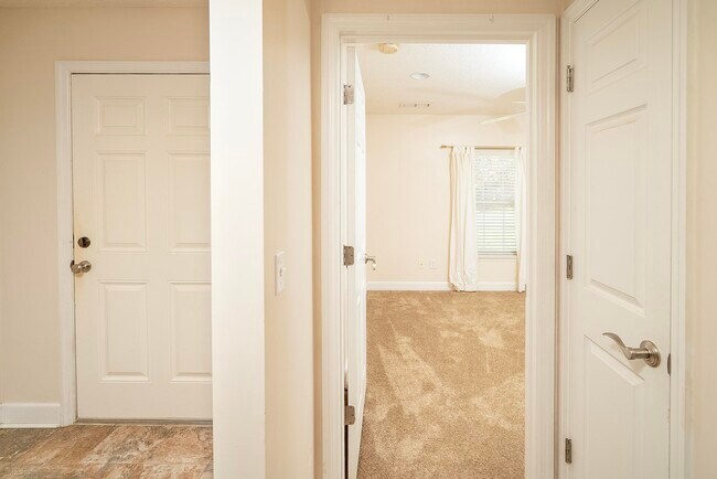 Building Photo - 4040 Red Pine Ln