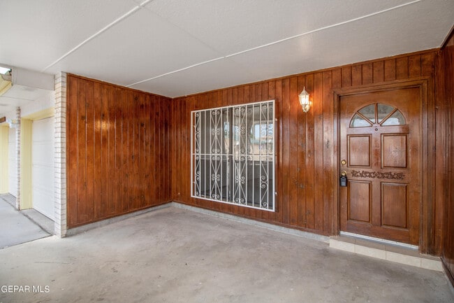 Building Photo - 11625 Cedar Crest Dr