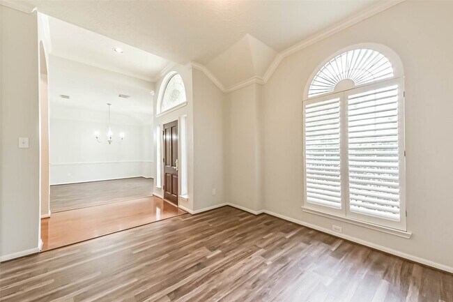 Building Photo - 14610 Farrawood Dr