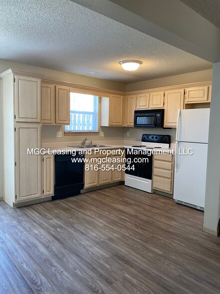 Building Photo - 910 Garden Dr