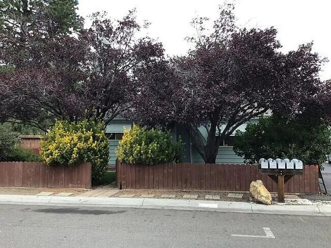 Building Photo - Available immediately! 1,700/mo 2BD/1BA ho...