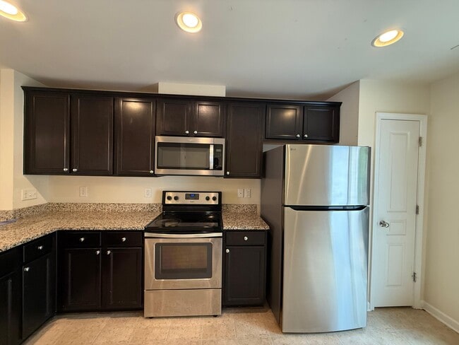 Building Photo - 8506 Quarton Dr