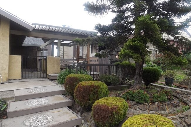 Primary Photo - Nice 3 bedroom 2 bathroom Home