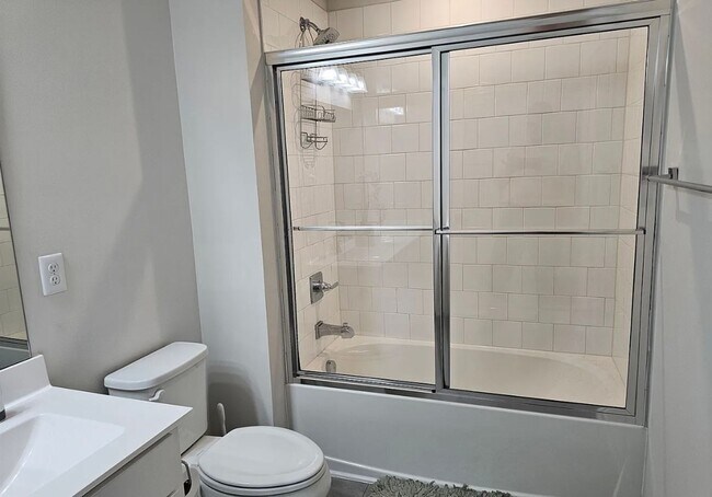 Building Photo - 3700 SF 4/4 Available Now!