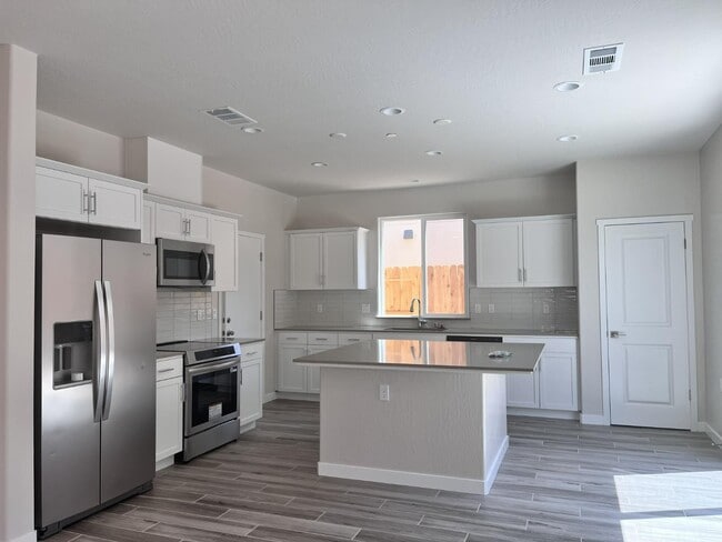 Building Photo - 2909 E Veleta Dr