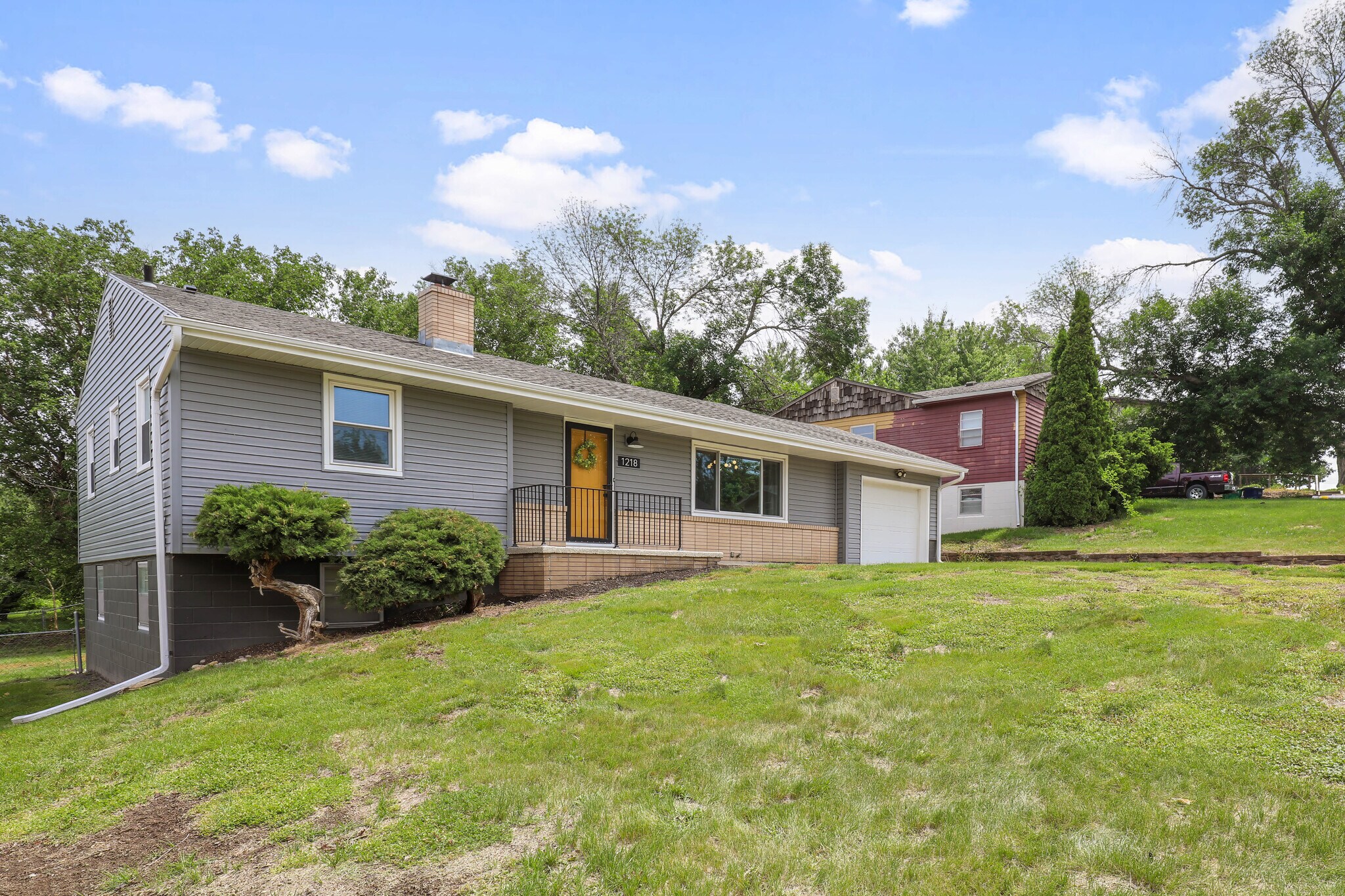 Building Photo - 1218 Sunset Dr