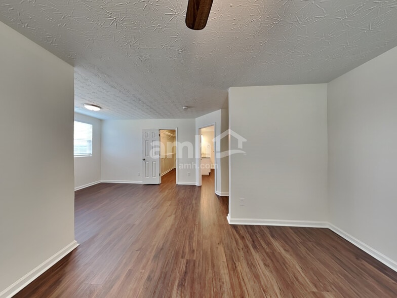 Building Photo - 816 Carlton Pointe Terrace