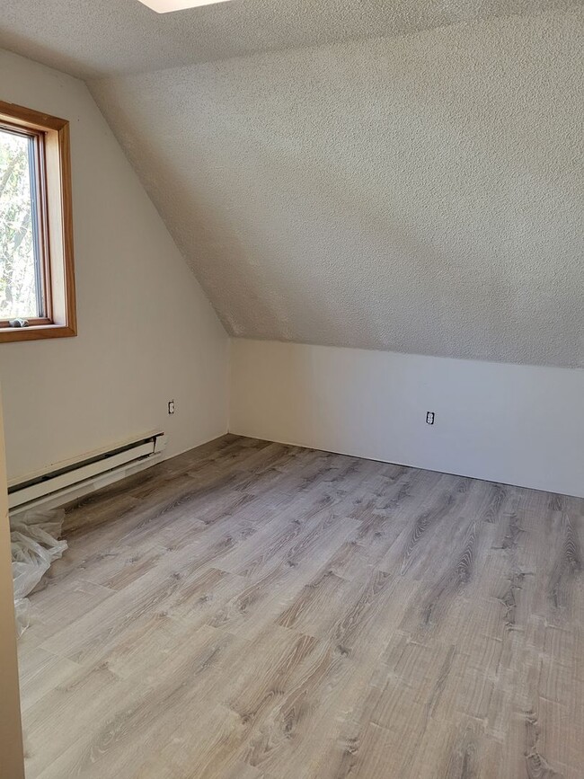 Building Photo - Single Family - 5 Bedroom