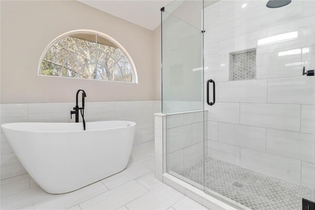 Building Photo - 2119 Tudor Castle Way