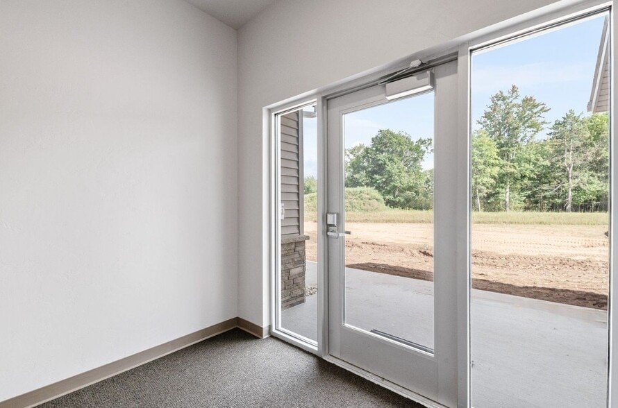 Building Photo - 352 Deschane Ave