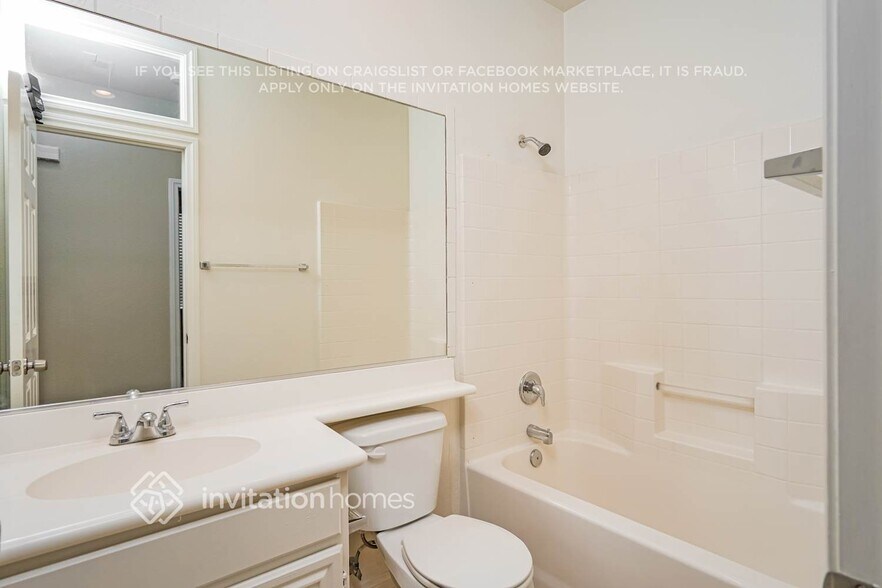 Building Photo - 45916 Via La Colorada