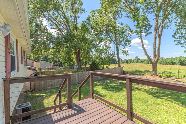 Building Photo - 1047 Alpine Ct