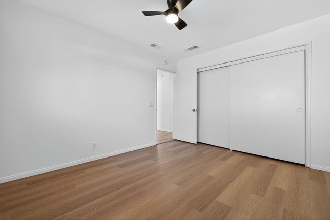 Building Photo - 44440 Acacia Dr