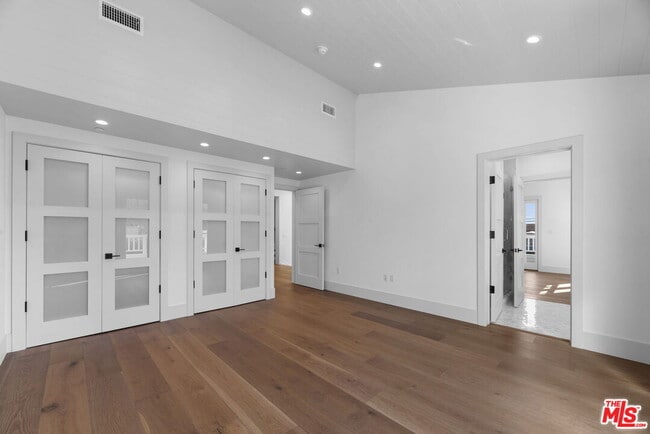 Building Photo - 566 Ida St