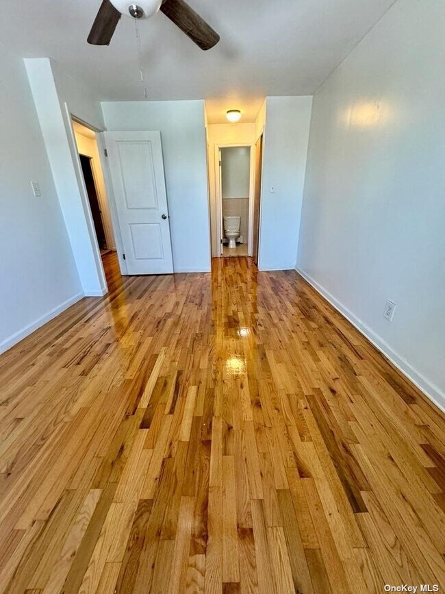 Building Photo - 137-08 Centreville St