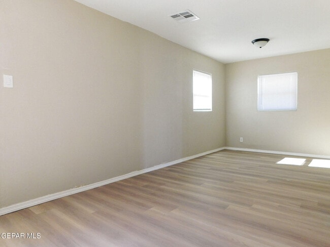 Building Photo - 8940 Ankerson St