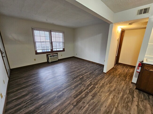 Building Photo - 1BR/1BA East Campus - Short Distance to Campus!!