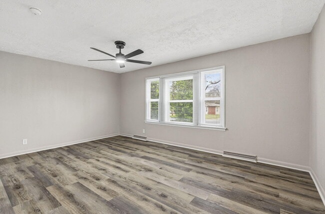 Building Photo - 2822 E Cherry St