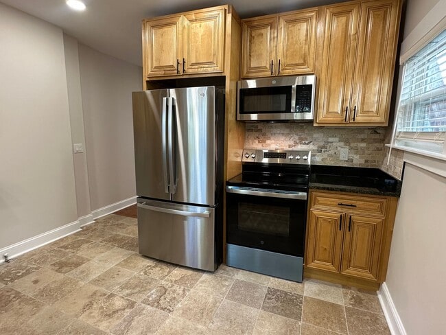 Building Photo - A beautiful, spacious, fully undated 2 bed...