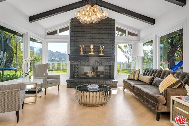 Building Photo - 2324 Banyan Dr