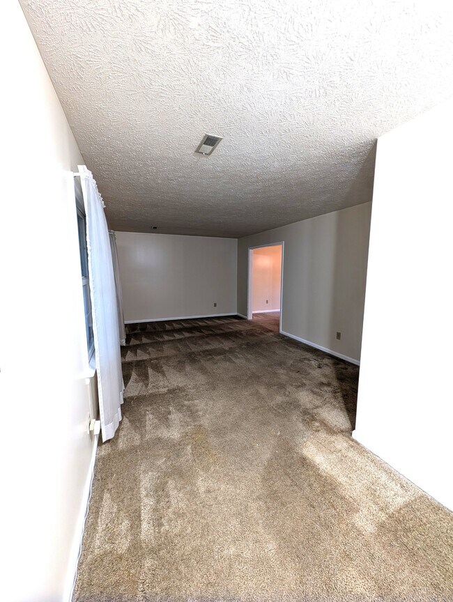 Building Photo - 32 Gambol St