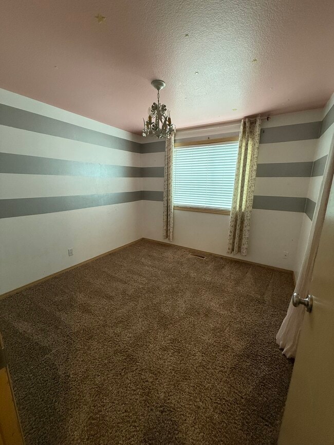 Building Photo - Taft Drive