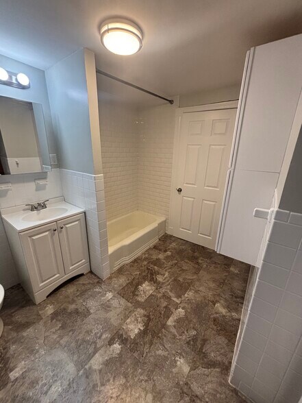 Building Photo - 43 Clinton St