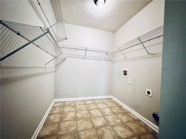 Building Photo - 771 Moss Side Dr