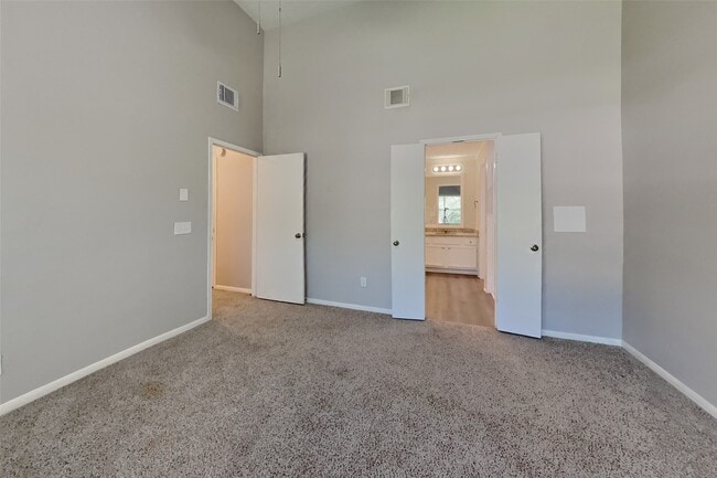 Building Photo - 9322 Wandsworth Dr