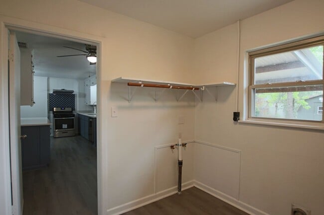 Building Photo - Adorable 3 Bed 2 Bath in Tyler with TWO Living Spaces! 1/2 OFF FIRST FULL MONTHS RENT!!