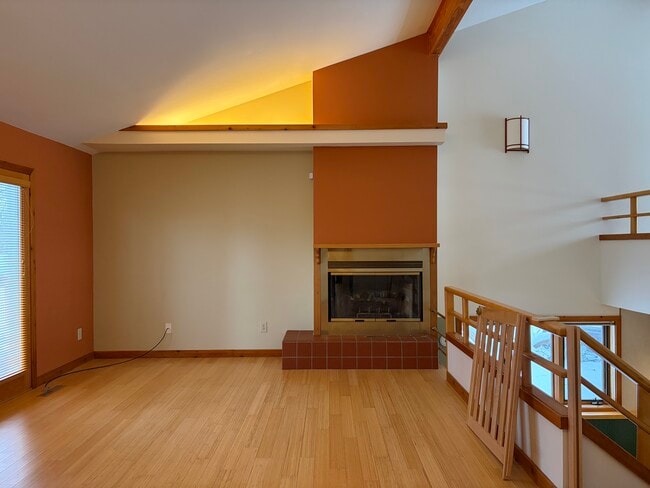 Building Photo - 6526 Bettys Ln