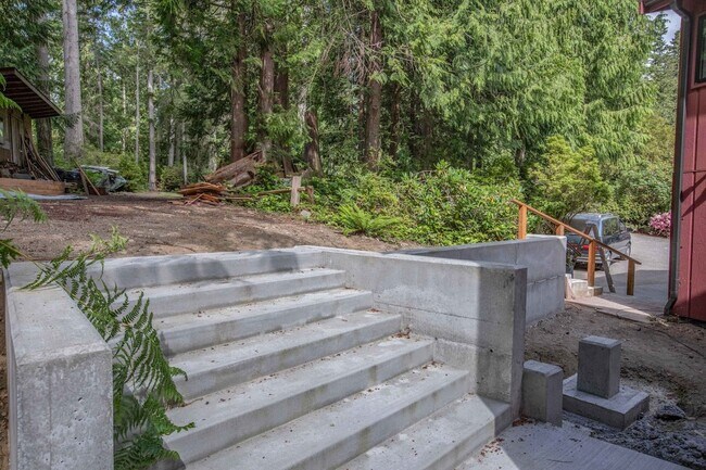 Building Photo - Gorgeous Langley Home With Water View and ...