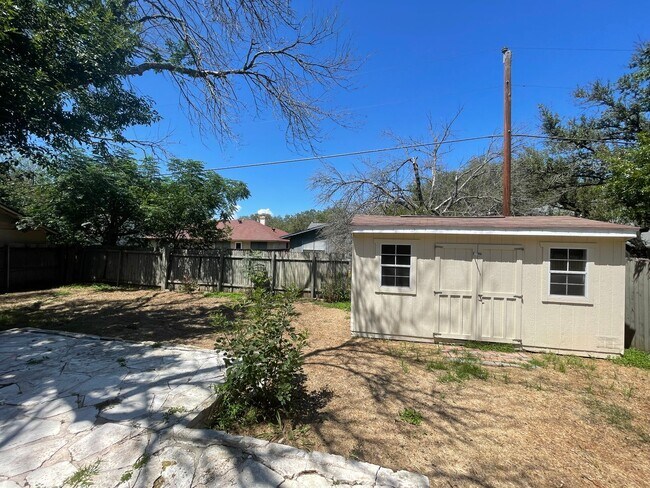 Building Photo - Lovely 4/2 home on a quiet street in the heart of Cedar Park!