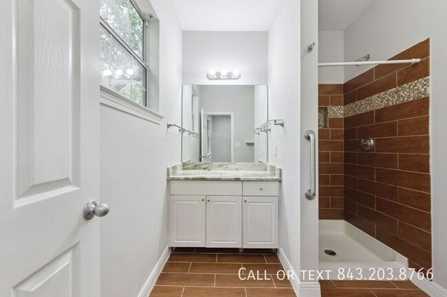 Building Photo - 4585 Great Oak Dr