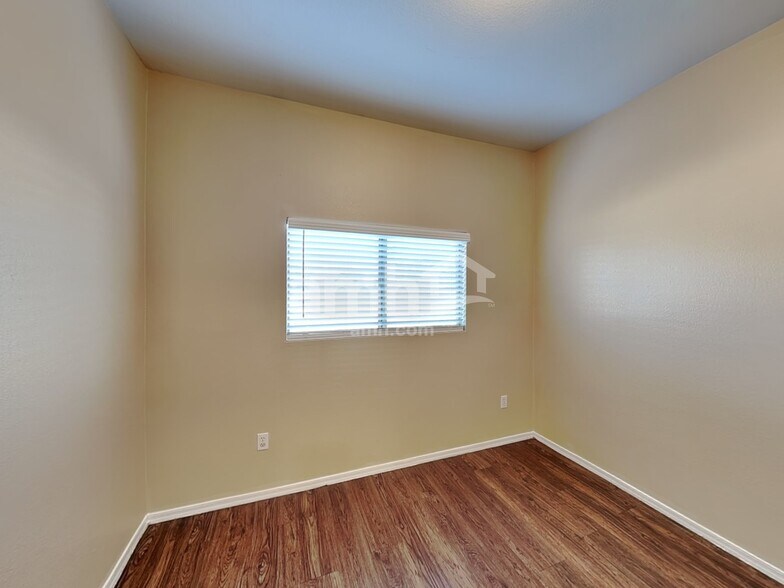 Building Photo - 4816 S 23rd Dr