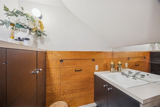 Building Photo - 505 Harvard St