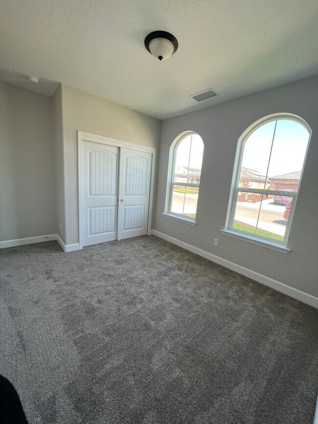 Building Photo - "Modern & Energy-Efficient 3BR/2BA Home wi...