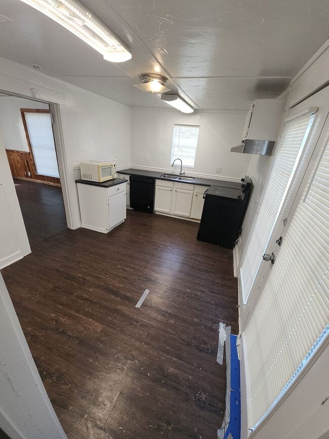 Building Photo - Affordable 3-bedroom, 2-bathroom