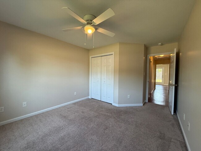 Building Photo - Spacious 3 BR/2BA Home + Formal Dining Roo...