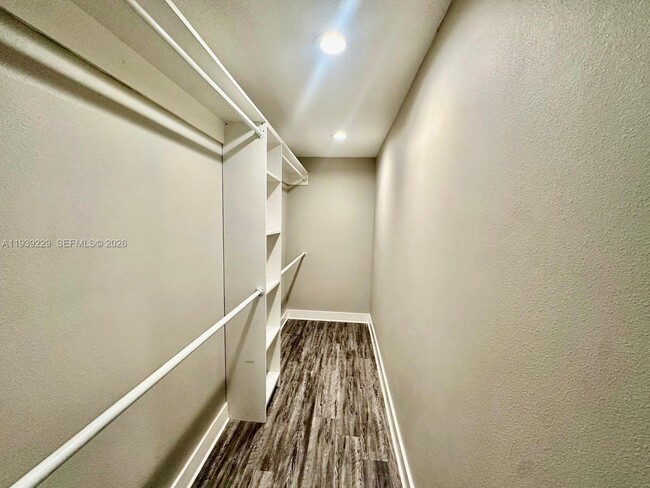 Building Photo - 399 SW Broderick Dr