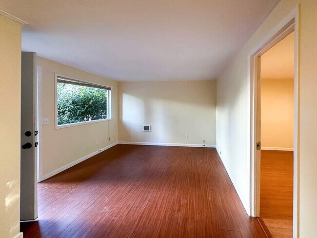 Building Photo - 523 Madison St